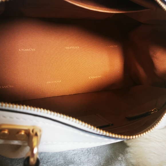 Coach Lane Satchel - Picture 7 of 13